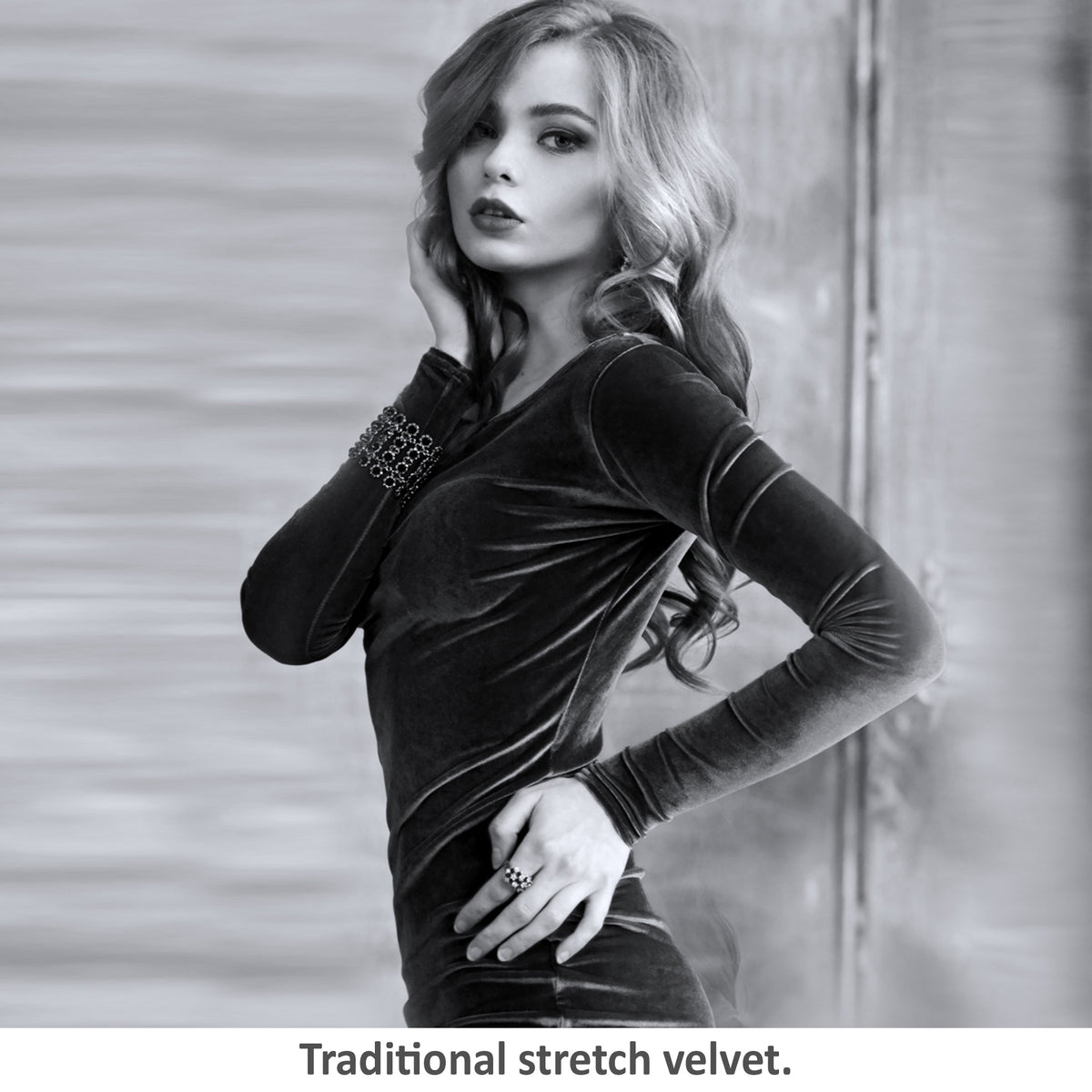 VELVET SOLID TUXEDO